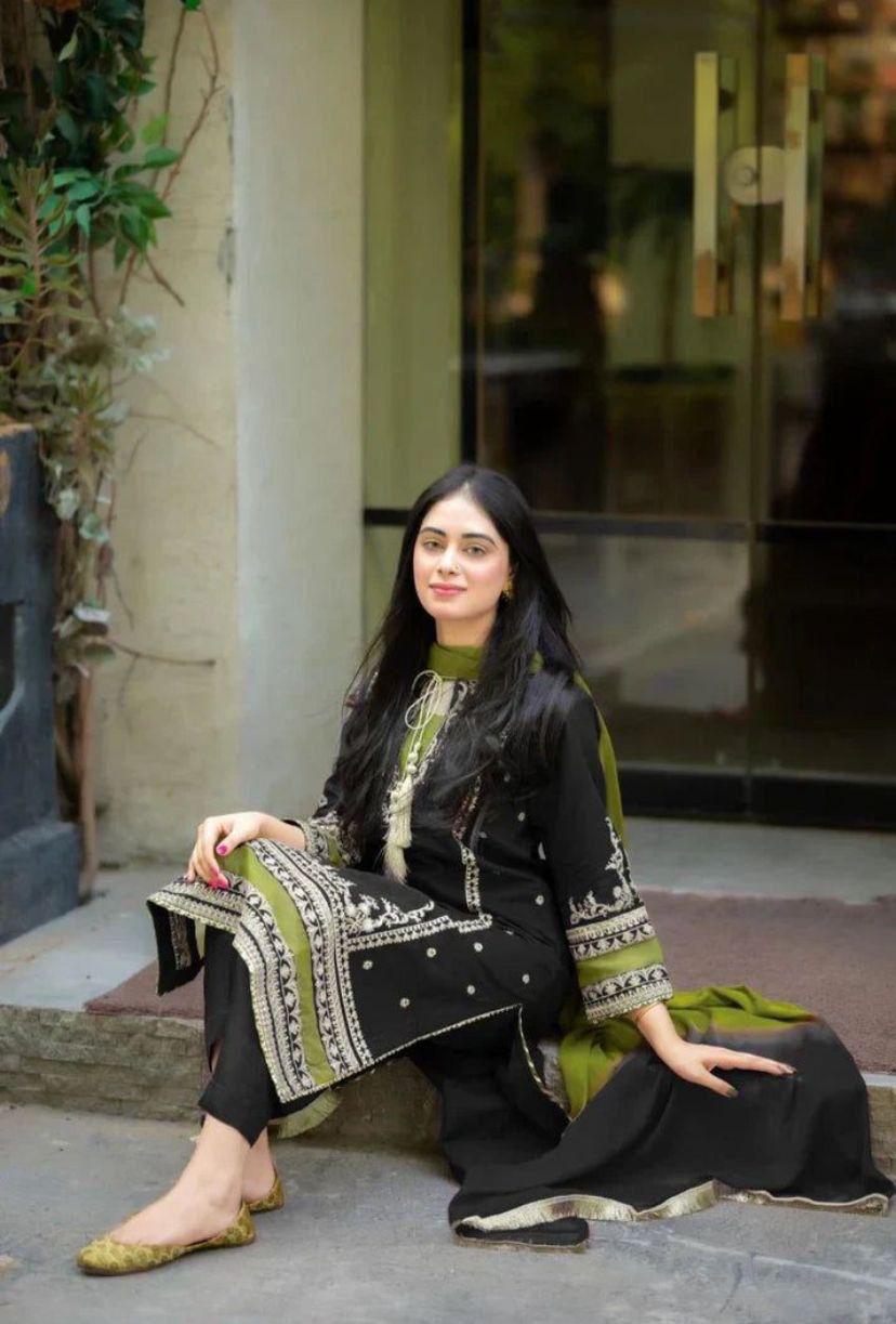 SALE OFFER OMAL BY SO KOMAL Lawn 3PC Embroidered ( Unstitched )